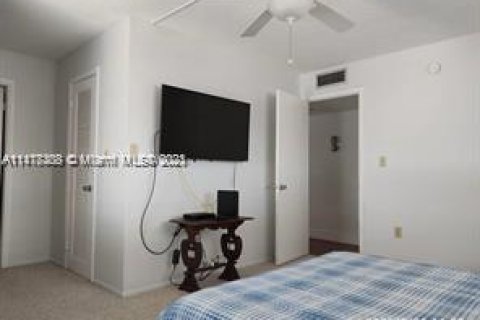 Condo in North Miami Beach, Florida, 2 bedrooms  № 809821 - photo 9