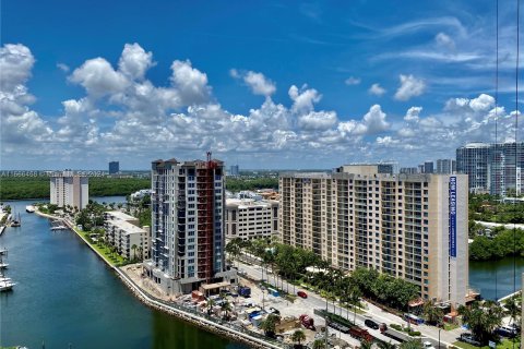 Condo in Sunny Isles Beach, Florida, 2 bedrooms  № 1382968 - photo 2