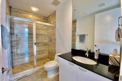 Condo in Sunny Isles Beach, Florida, 2 bedrooms  № 1382968 - photo 19