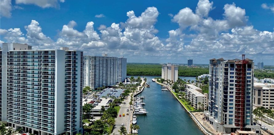 Condo in Sunny Isles Beach, Florida, 2 bedrooms  № 1382968