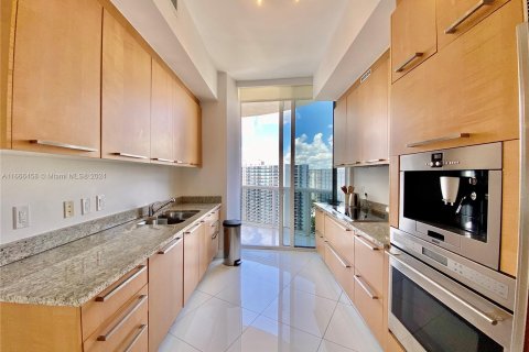 Condo in Sunny Isles Beach, Florida, 2 bedrooms  № 1382968 - photo 7