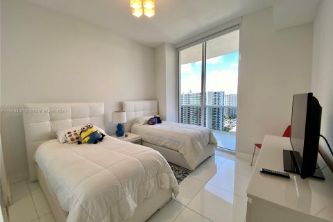 Condo in Sunny Isles Beach, Florida, 2 bedrooms  № 1382968 - photo 12