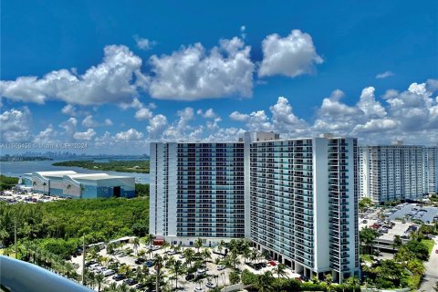 Condo in Sunny Isles Beach, Florida, 2 bedrooms  № 1382968 - photo 21