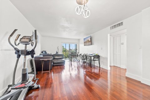 Copropriété à vendre à Hialeah, Floride: 2 chambres, 92.72 m2 № 1382999 - photo 7