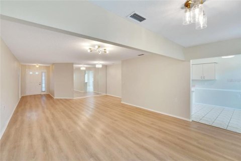 Copropriété à vendre à New Port Richey, Floride: 2 chambres, 121.61 m2 № 1277725 - photo 2