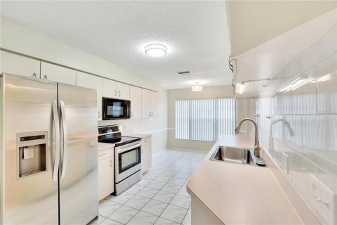 Copropriété à vendre à New Port Richey, Floride: 2 chambres, 121.61 m2 № 1277725 - photo 4