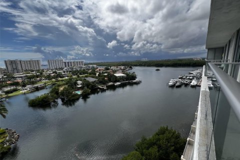 Condo in Sunny Isles Beach, Florida, 3 bedrooms  № 1396950 - photo 9