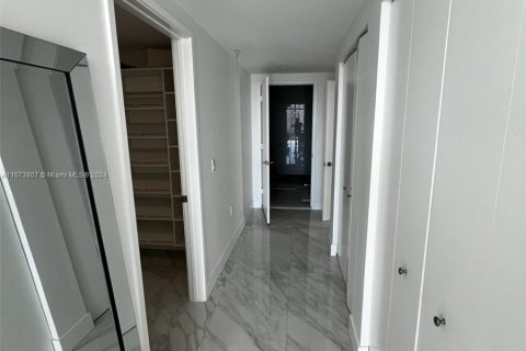 Condo in Sunny Isles Beach, Florida, 3 bedrooms  № 1396950 - photo 19