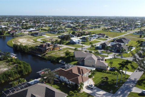 Land in Cape Coral, Florida № 1300513 - photo 7