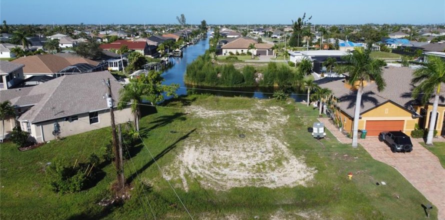 Terrain à Cape Coral, Floride № 1300513