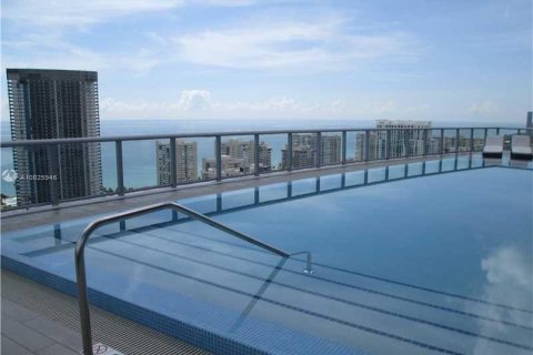 Condominio en alquiler en Hallandale Beach, Florida, 2 dormitorios, 96.06 m2 № 3299 - foto 26