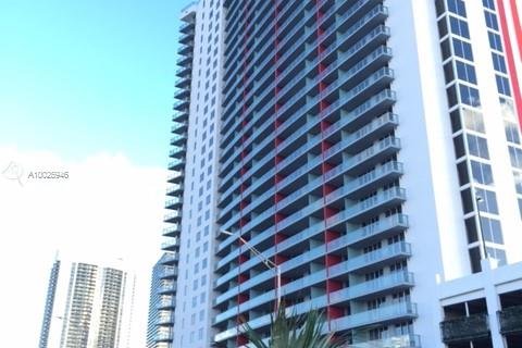 Condominio en alquiler en Hallandale Beach, Florida, 2 dormitorios, 96.06 m2 № 3299 - foto 3