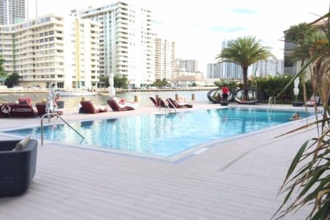 Condominio en alquiler en Hallandale Beach, Florida, 2 dormitorios, 96.06 m2 № 3299 - foto 16