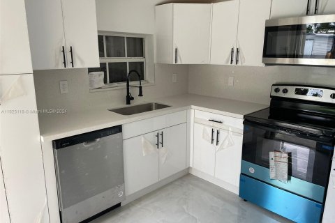 Casa en venta en Hollywood, Florida, 3 dormitorios, 104.98 m2 № 1271699 - foto 1