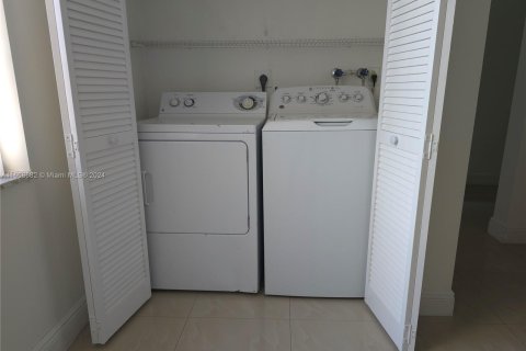 Condo in Davie, Florida, 2 bedrooms  № 1364925 - photo 8