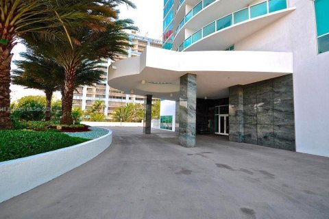 Condo in Miami, Florida, 2 bedrooms  № 1364924 - photo 4