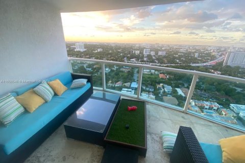 Condominio en alquiler en Miami, Florida, 2 dormitorios, 127 m2 № 1364924 - foto 11