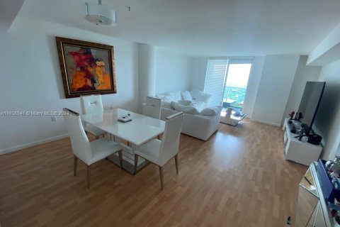 Condominio en alquiler en Miami, Florida, 2 dormitorios, 127 m2 № 1364924 - foto 17