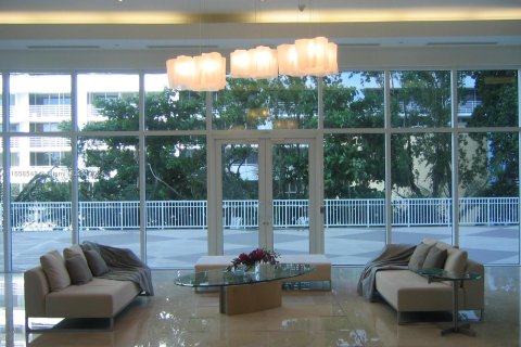 Condo in Miami, Florida, 2 bedrooms  № 1364924 - photo 2