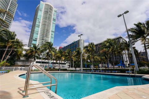 Condo in Miami, Florida, 2 bedrooms  № 1364924 - photo 8