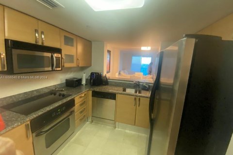 Condominio en alquiler en Miami, Florida, 2 dormitorios, 127 m2 № 1364924 - foto 13