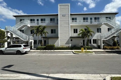 Condo in Doral, Florida, 3 bedrooms in LANDMARK  № 1178005 - photo 12