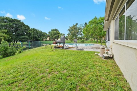 House in Pembroke Pines, Florida 3 bedrooms, 146.6 sq.m. № 1362375 - photo 23