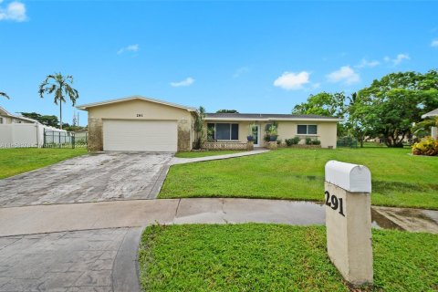 House in Pembroke Pines, Florida 3 bedrooms, 146.6 sq.m. № 1362375 - photo 3