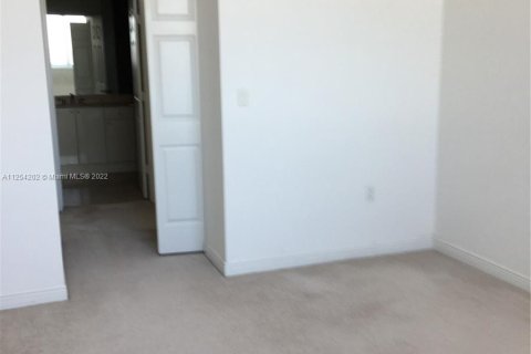 Condominio en venta en Hallandale Beach, Florida, 1 dormitorio, 85.01 m2 № 55994 - foto 4