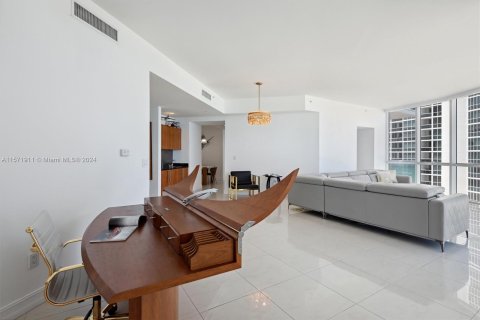 Condominio en venta en Sunny Isles Beach, Florida, 3 dormitorios, 199.09 m2 № 1128762 - foto 8