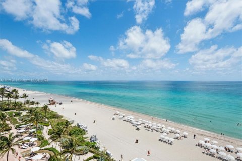 Condominio en venta en Sunny Isles Beach, Florida, 3 dormitorios, 199.09 m2 № 1128762 - foto 24