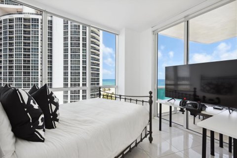 Condo in Sunny Isles Beach, Florida, 3 bedrooms  № 1128762 - photo 21