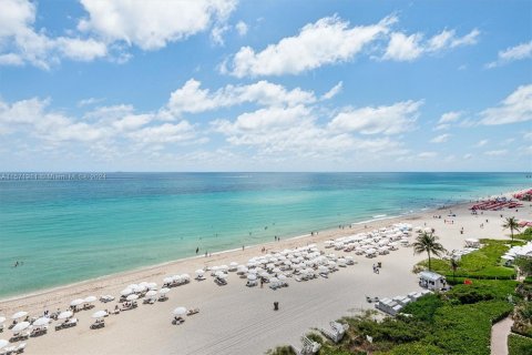 Condo in Sunny Isles Beach, Florida, 3 bedrooms  № 1128762 - photo 16