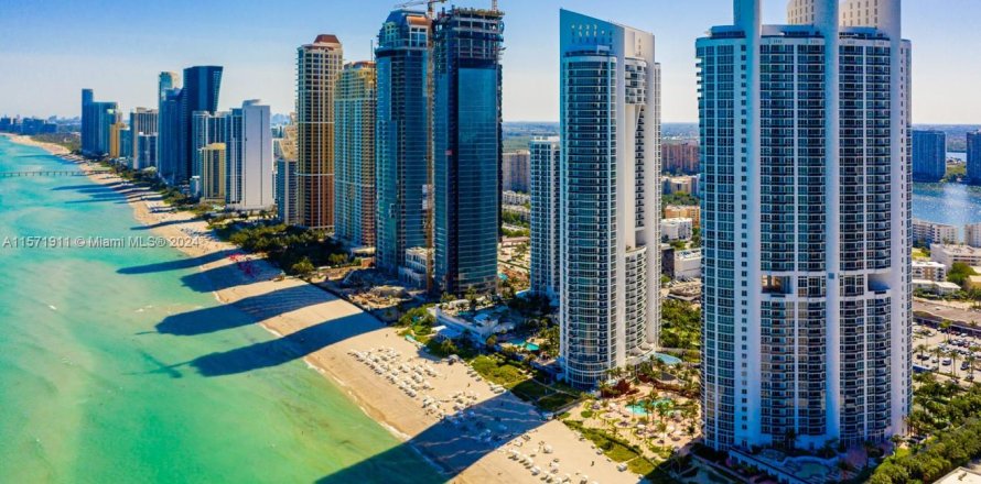 Condo à Sunny Isles Beach, Floride, 3 chambres  № 1128762