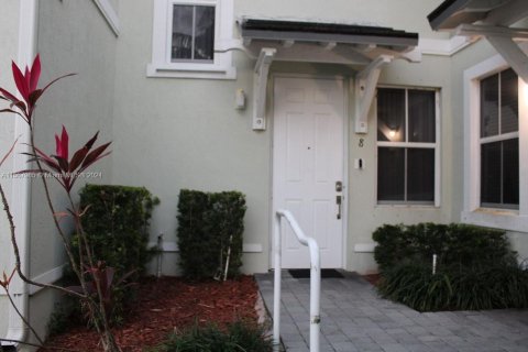 Townhouse in Homestead, Florida 3 bedrooms, 126.81 sq.m. № 1128666 - photo 1