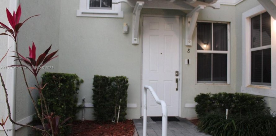 Townhouse in Homestead, Florida 3 bedrooms, 126.81 sq.m. № 1128666