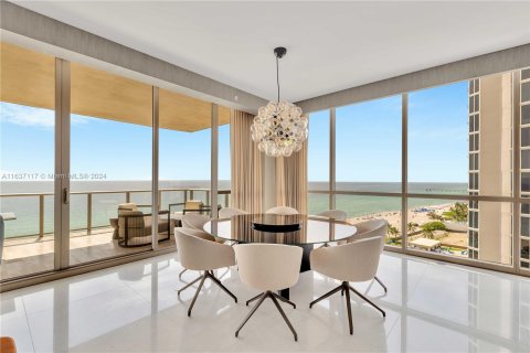 Condominio en venta en Sunny Isles Beach, Florida, 4 dormitorios, 428.19 m2 № 1315956 - foto 9