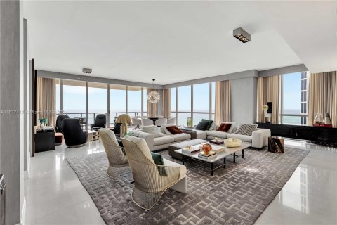 Condominio en venta en Sunny Isles Beach, Florida, 4 dormitorios, 428.19 m2 № 1315956 - foto 3