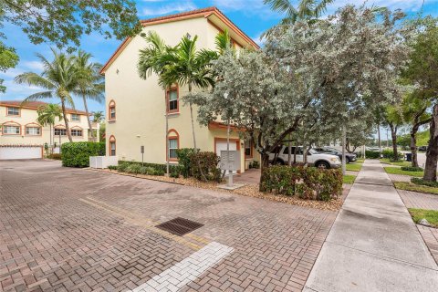 Adosado en venta en Fort Lauderdale, Florida, 3 dormitorios, 220.74 m2 № 1315958 - foto 2