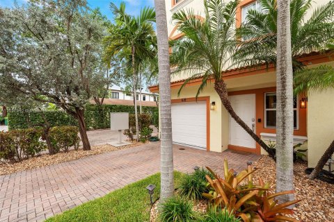 Adosado en venta en Fort Lauderdale, Florida, 3 dormitorios, 220.74 m2 № 1315958 - foto 1