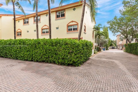 Townhouse in Fort Lauderdale, Florida 3 bedrooms, 220.74 sq.m. № 1315958 - photo 3