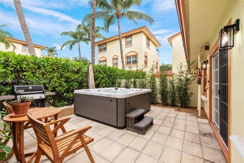 Adosado en venta en Fort Lauderdale, Florida, 3 dormitorios, 220.74 m2 № 1315958 - foto 5