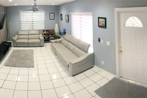 Condo in Miami, Florida, 2 bedrooms  № 1380117 - photo 3