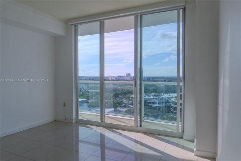 Condo in Miami, Florida, 1 bedroom  № 1380118 - photo 6