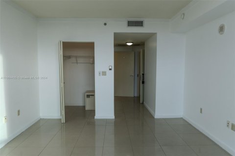 Condo in Miami, Florida, 1 bedroom  № 1380118 - photo 7