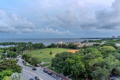 Condo in Miami, Florida, 1 bedroom  № 1380118 - photo 22