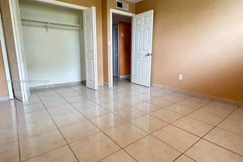 Condominio en alquiler en Hialeah, Florida, 2 dormitorios, 71.53 m2 № 1397818 - foto 8