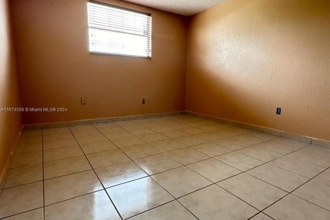 Condominio en alquiler en Hialeah, Florida, 2 dormitorios, 71.53 m2 № 1397818 - foto 7