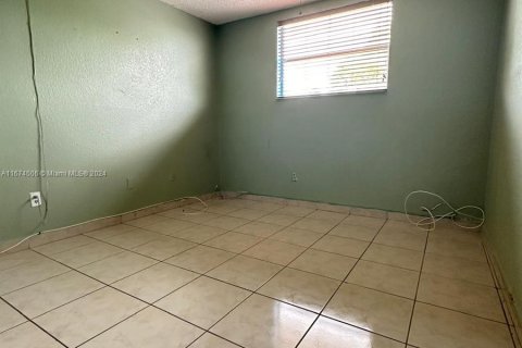 Condominio en alquiler en Hialeah, Florida, 2 dormitorios, 71.53 m2 № 1397818 - foto 5