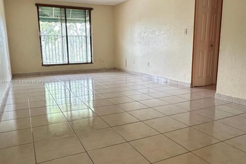 Condominio en alquiler en Hialeah, Florida, 2 dormitorios, 71.53 m2 № 1397818 - foto 1